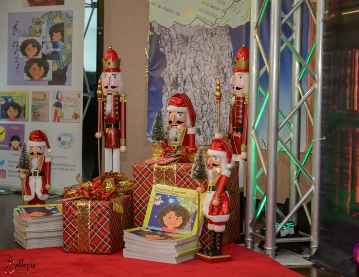Soldaditos de madera y libros infantiles
