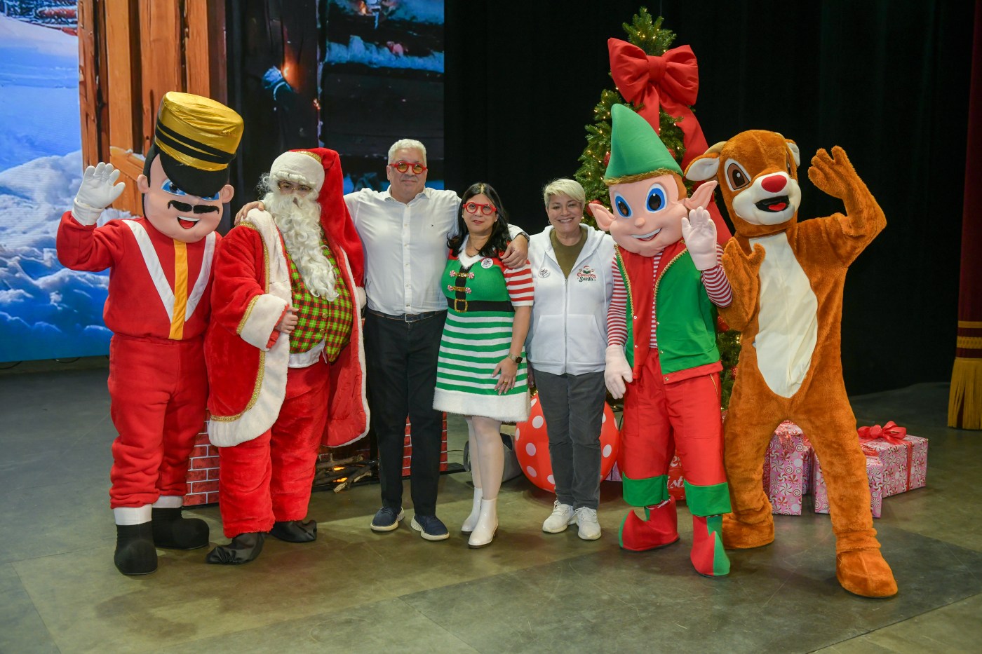 Niños y familias en Cuentos con Santa en el United Palace